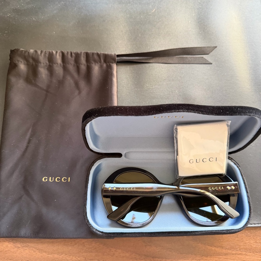 GUCCI GG1081S SUNGLASSES - Oversized Black